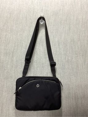 lululemon athletica Black Nylon Messenger Crossbody